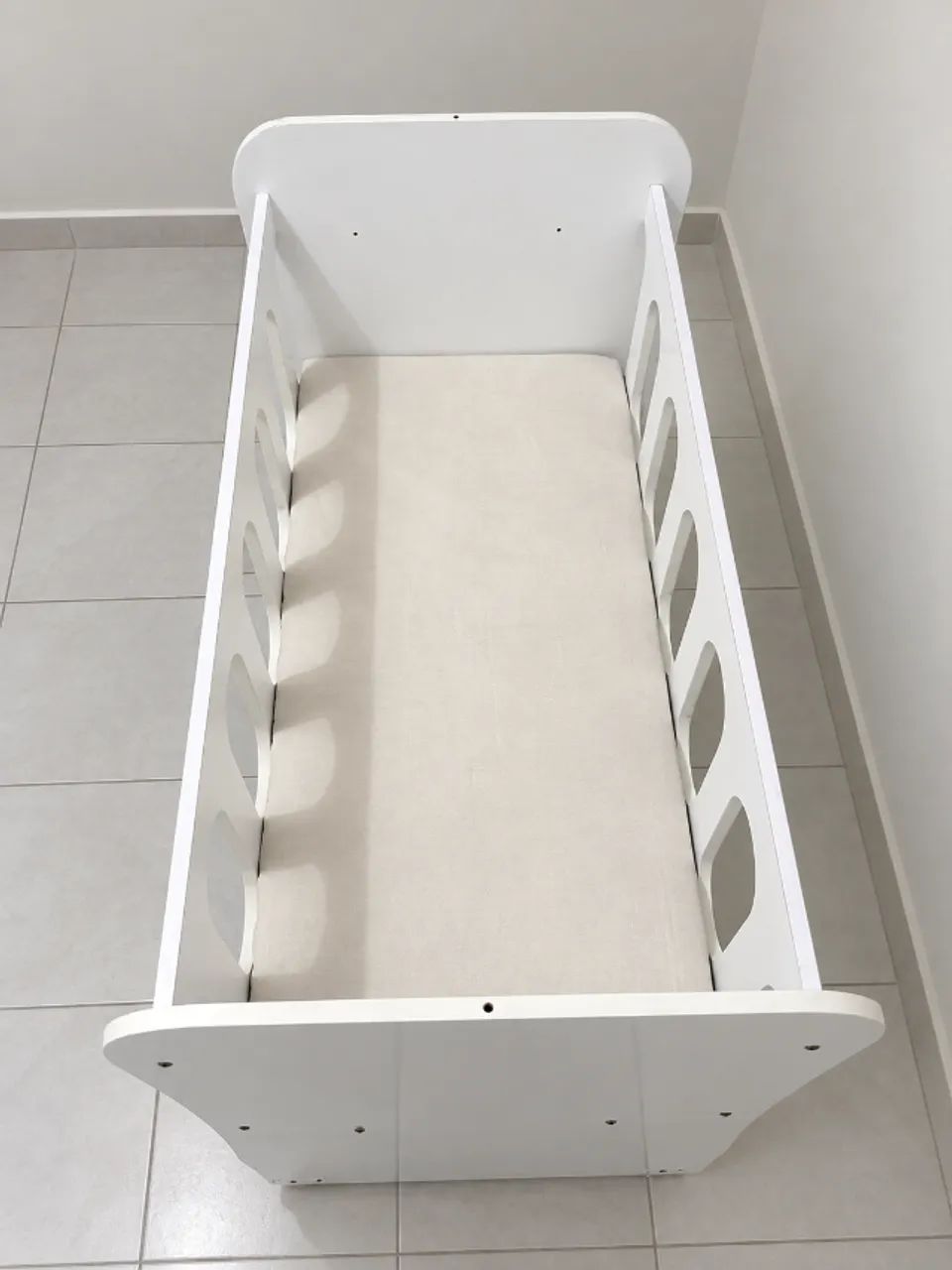 Mini Berço Moisés Branco com Colchão e Rodinhas - Foto 4