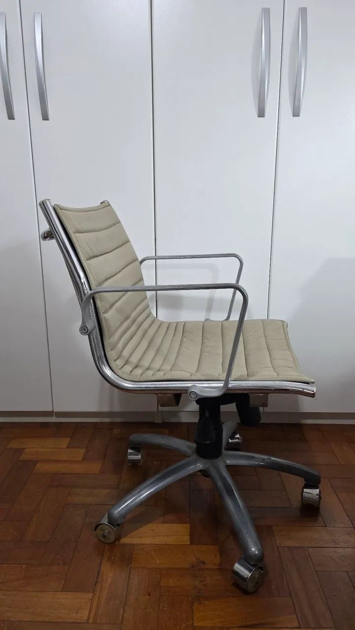 Cadeira de escritório couro - Foto 3