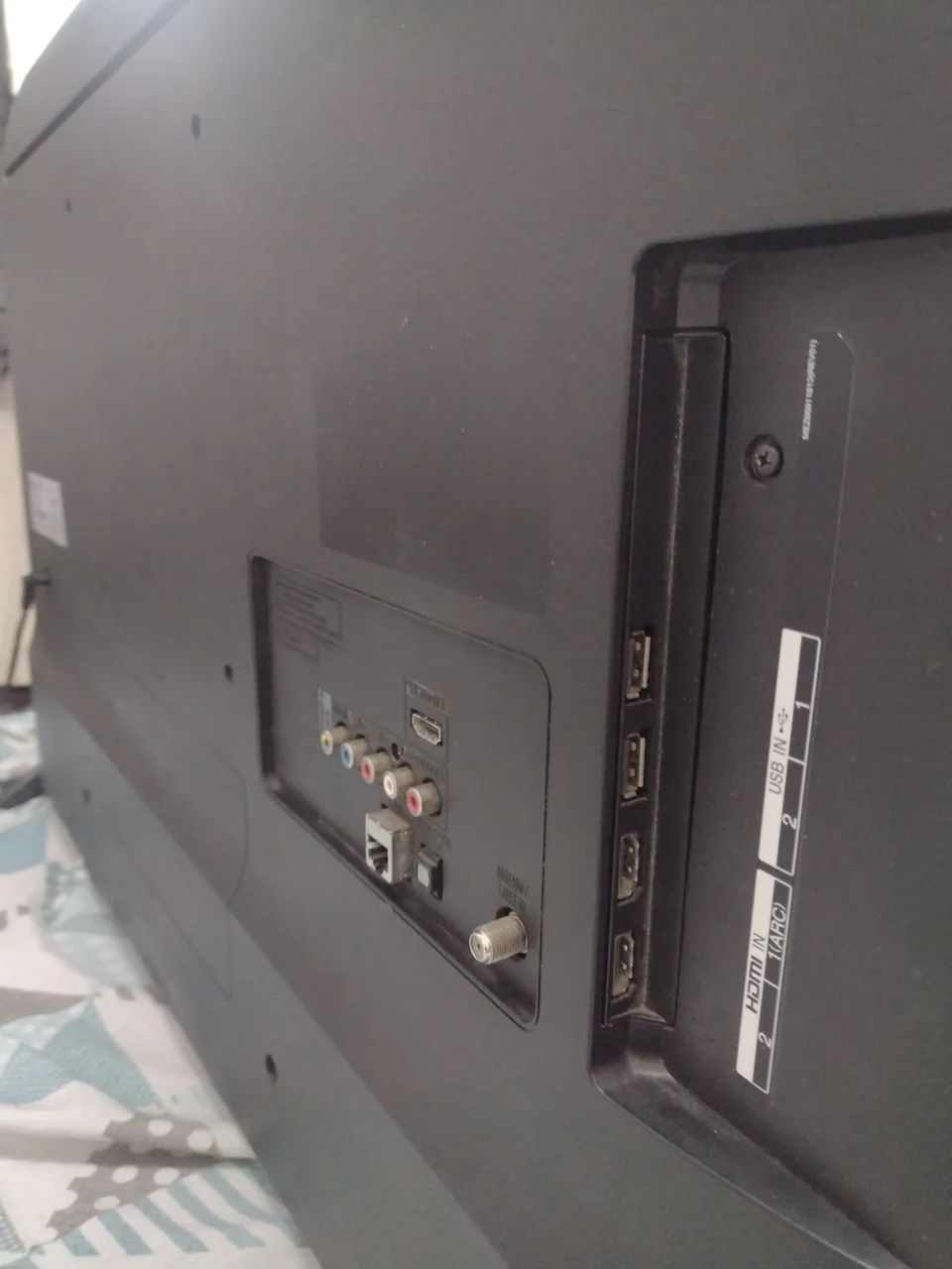 Tv LG 43 polegadas Smart c a tela branca 150 p arrumar ou aproveitar pecas.