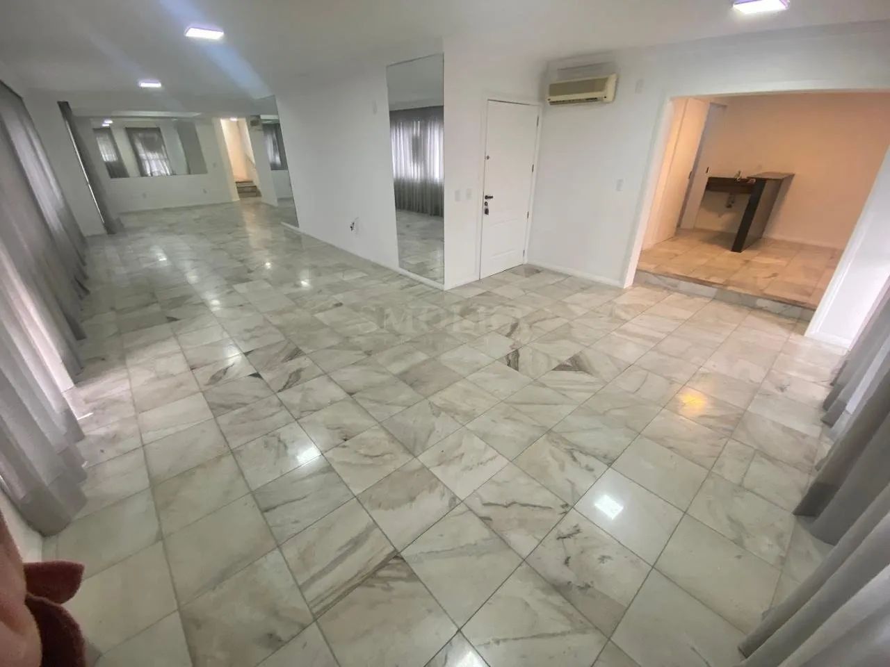Apartamento de Alto Padrão próximo à Beira-Mar Norte ,com 4 suítes. - Foto 3