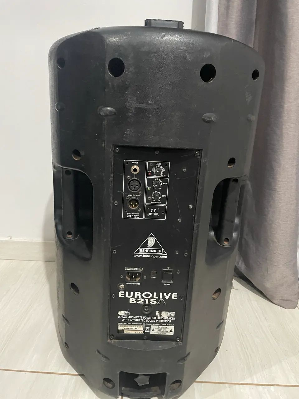 Caixa de som Ativa Behringer Eurolive B215A - Foto 4
