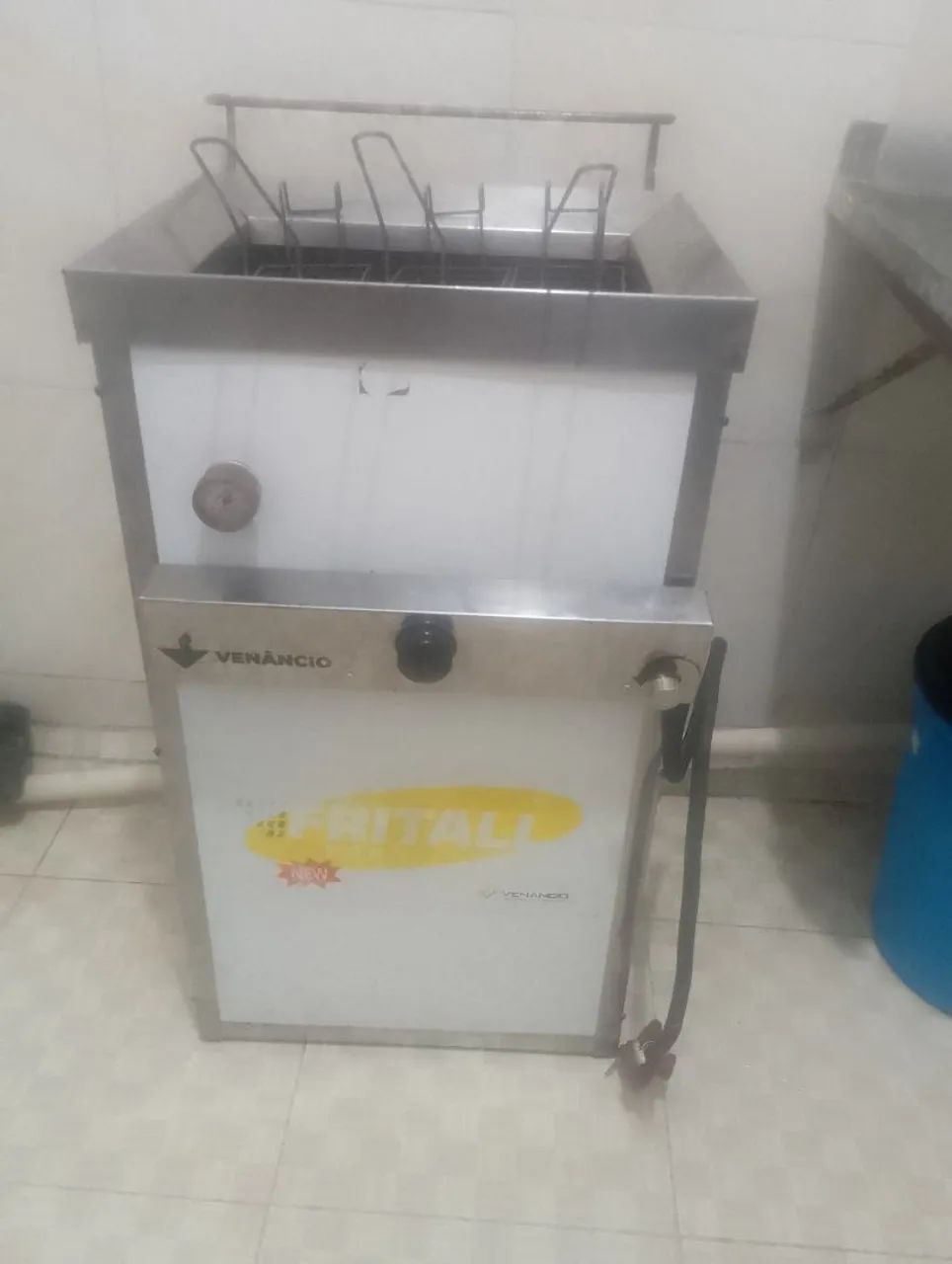 Vendo um fritadeira a gás, água e óleo 26 litros perfeito estado de conservação, - Foto 3