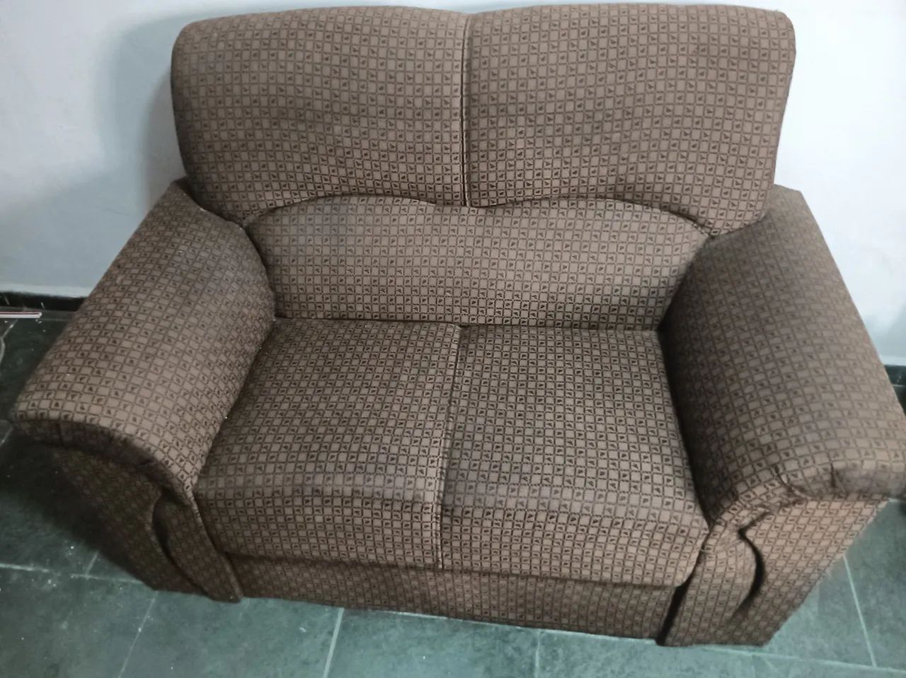SOFÁ 2 LUGARES EXCELENTE ESTADO MARROM  - Foto 4