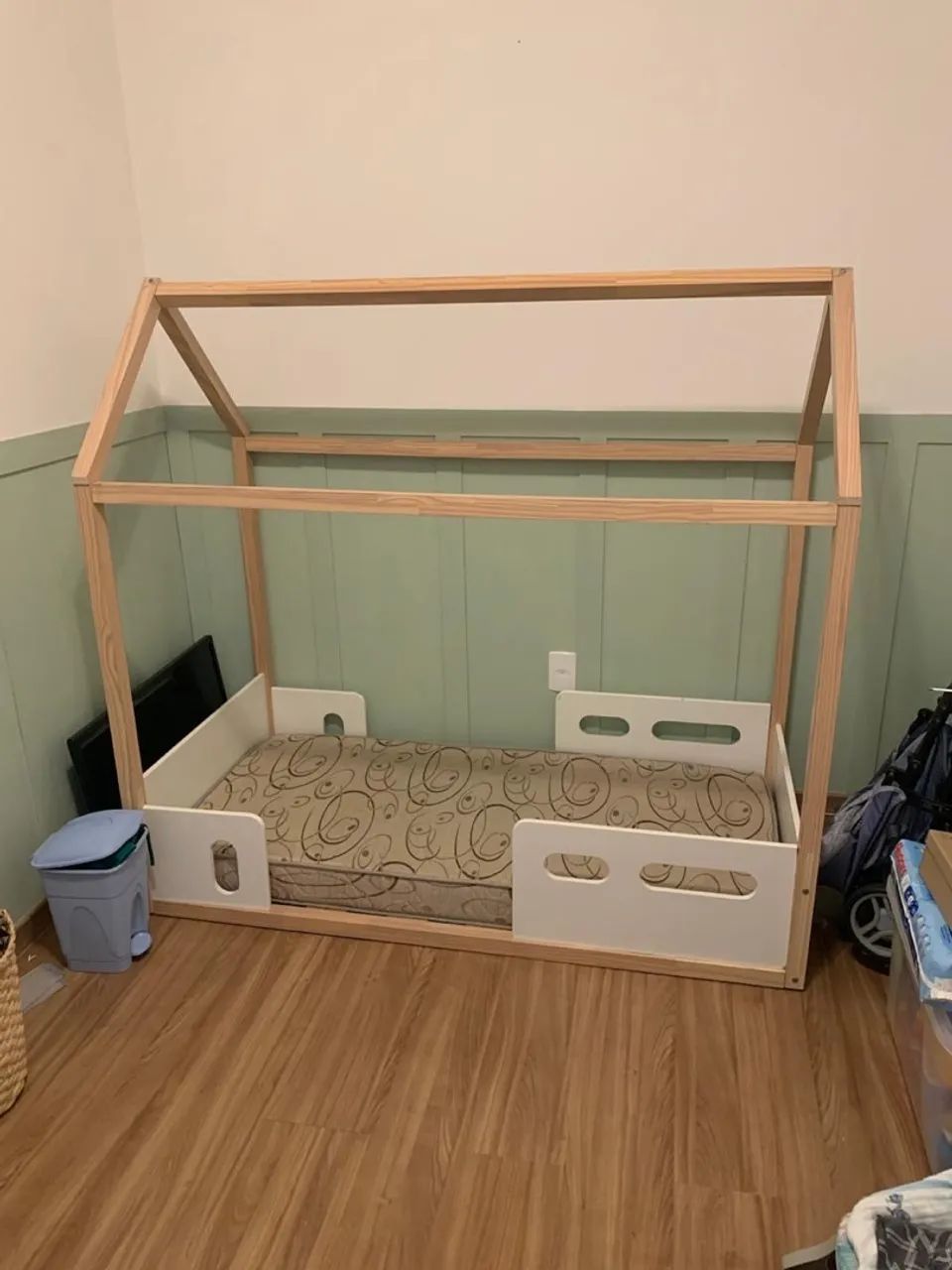 Cama montessoriana com colchão 