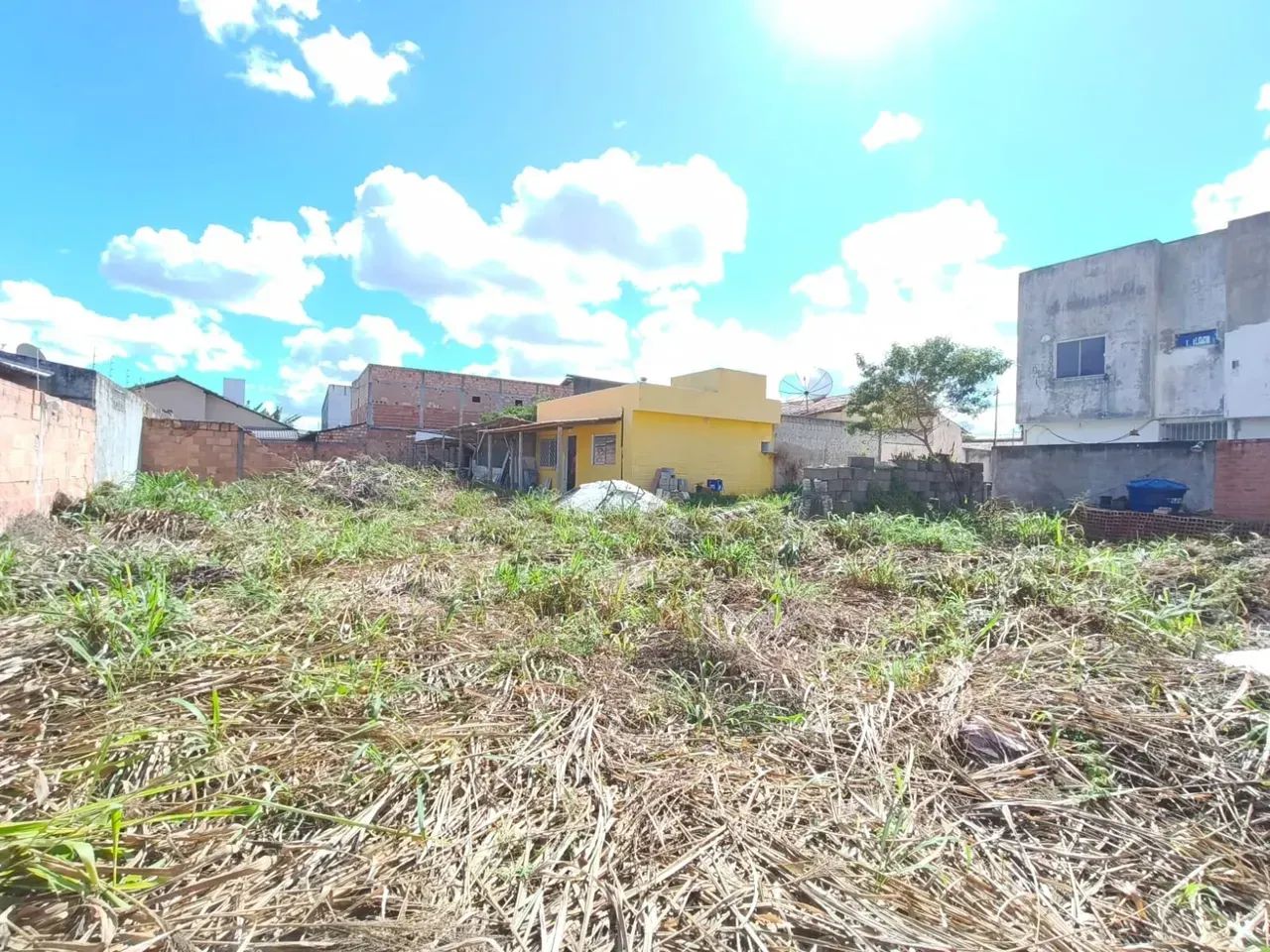 Vende Área no Dinah Borges