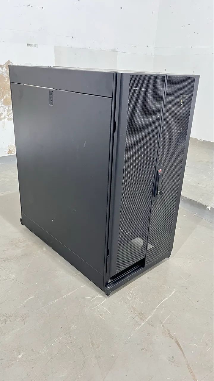 Rack para Servidor 24U APC  - Foto 2
