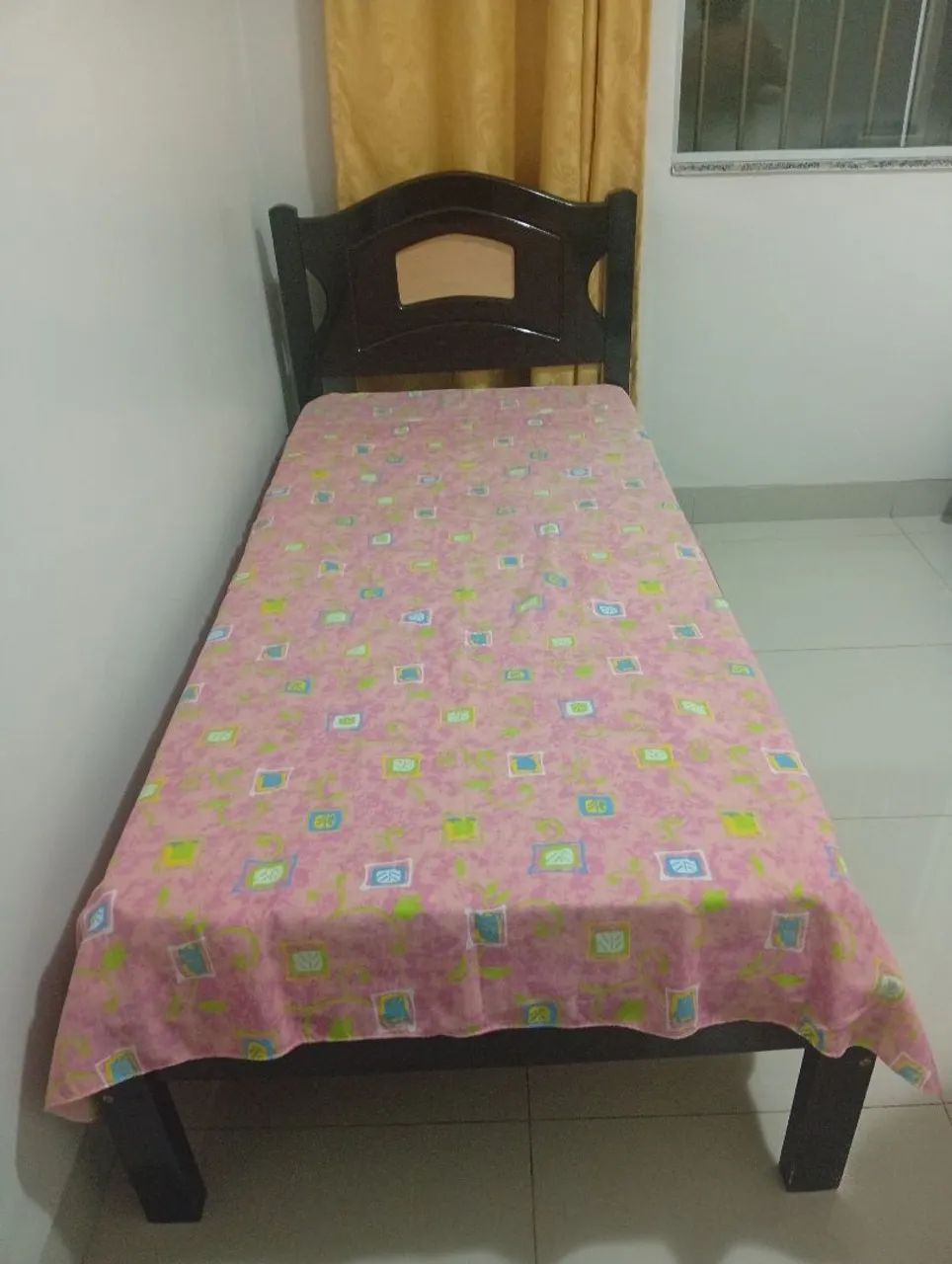 Cama de solteiro  com colchão 