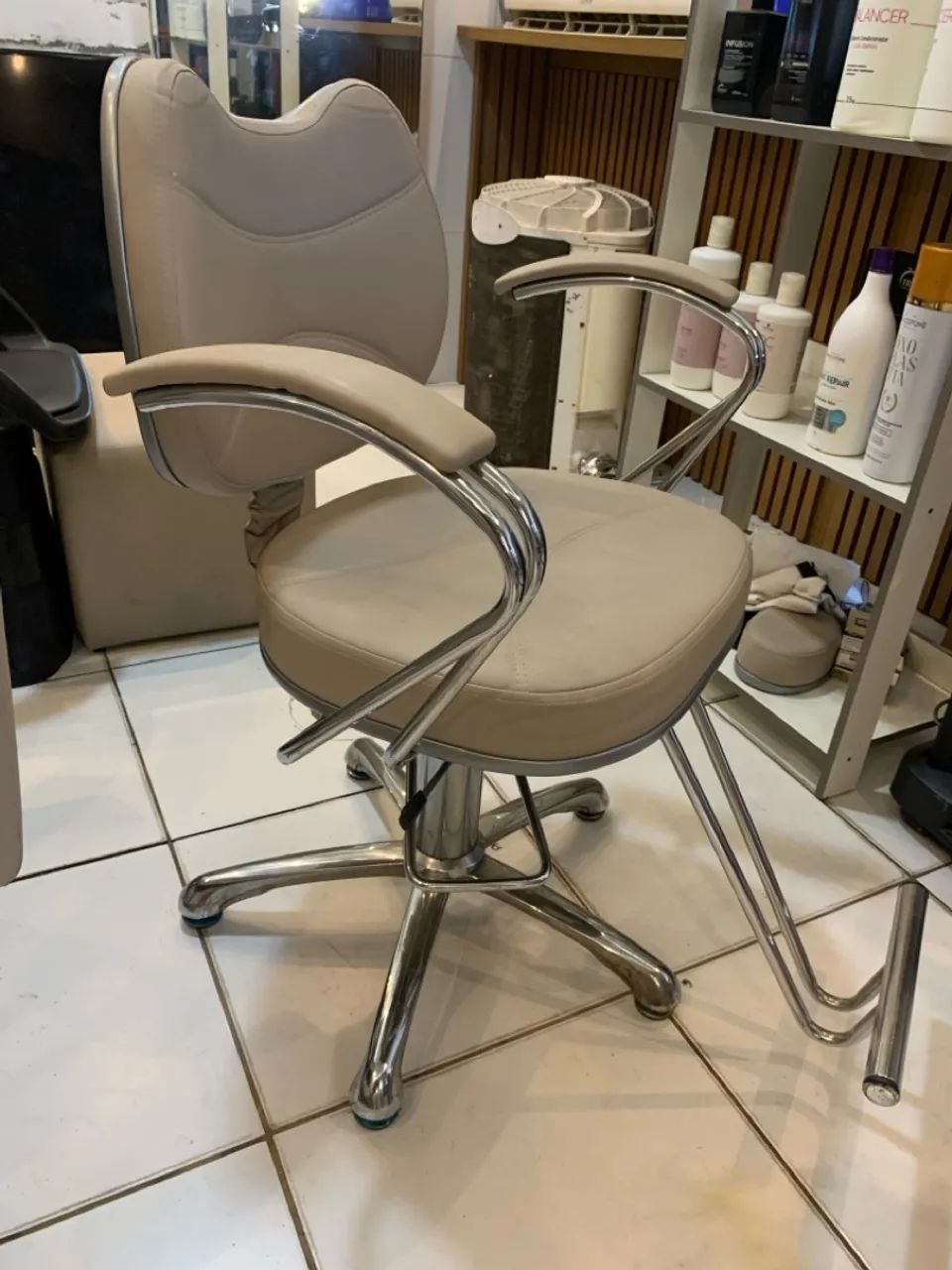 Vendo uma cadeira de maquiagem cabeleireiro
