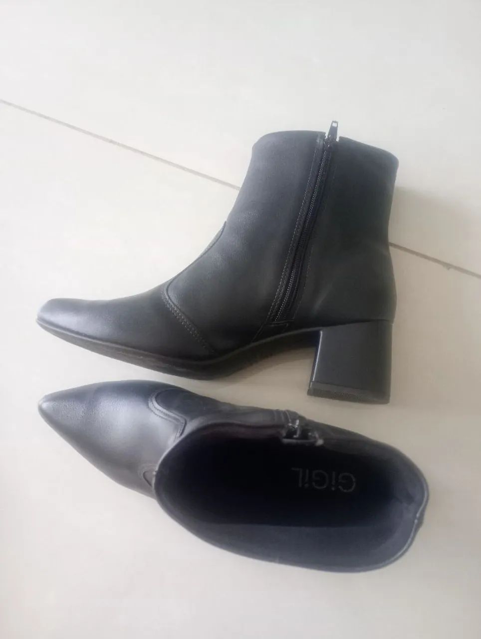 Bota cano curto Gil Gil.