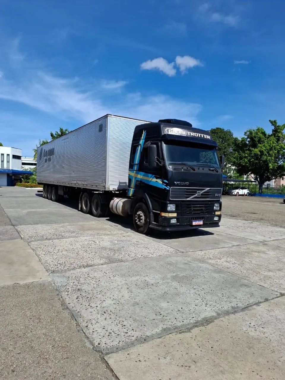 Vende-se  Carreta baú - Foto 5