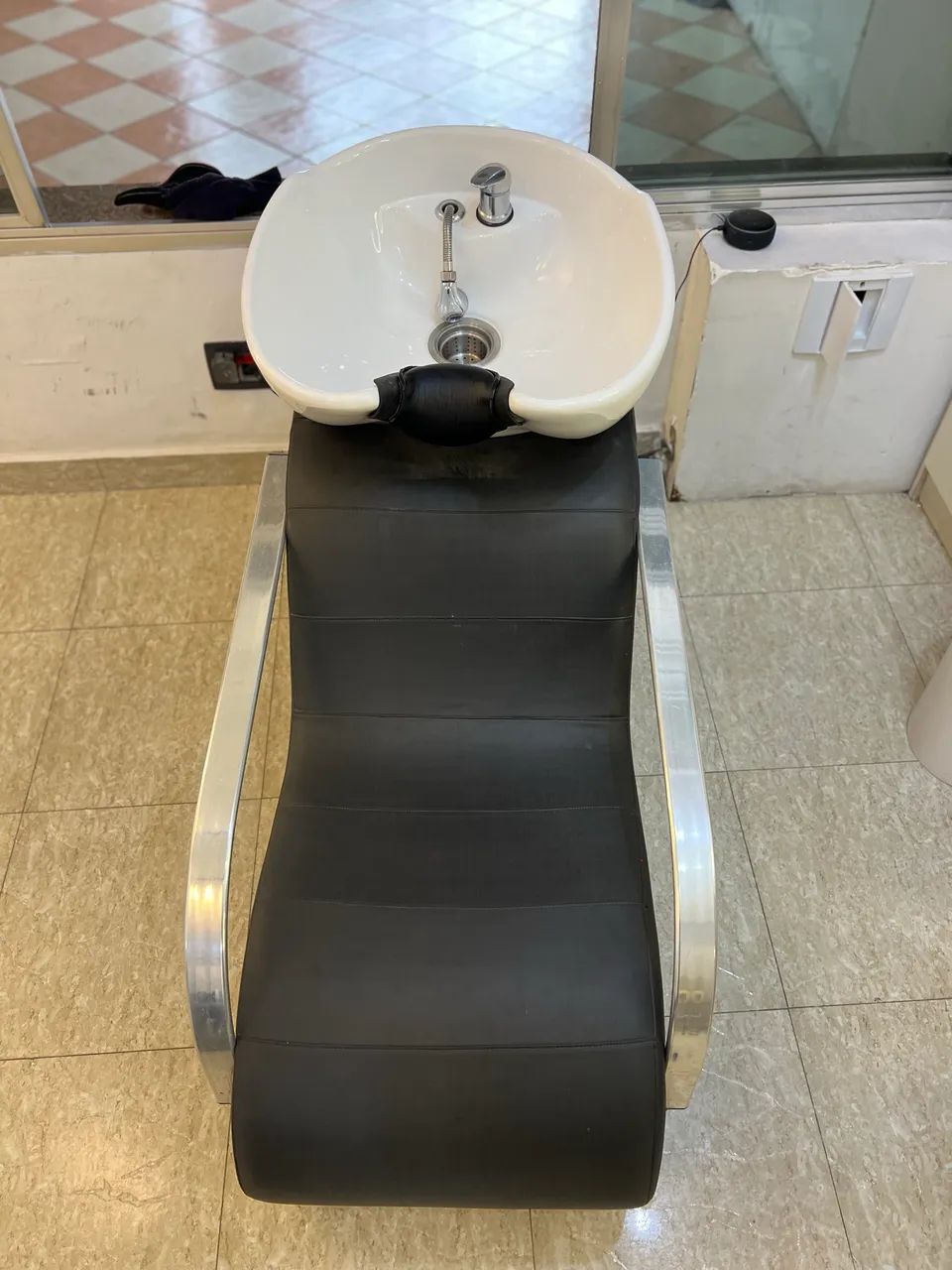 LAVATÓRIO EM BOM ESTADO  - Foto 2