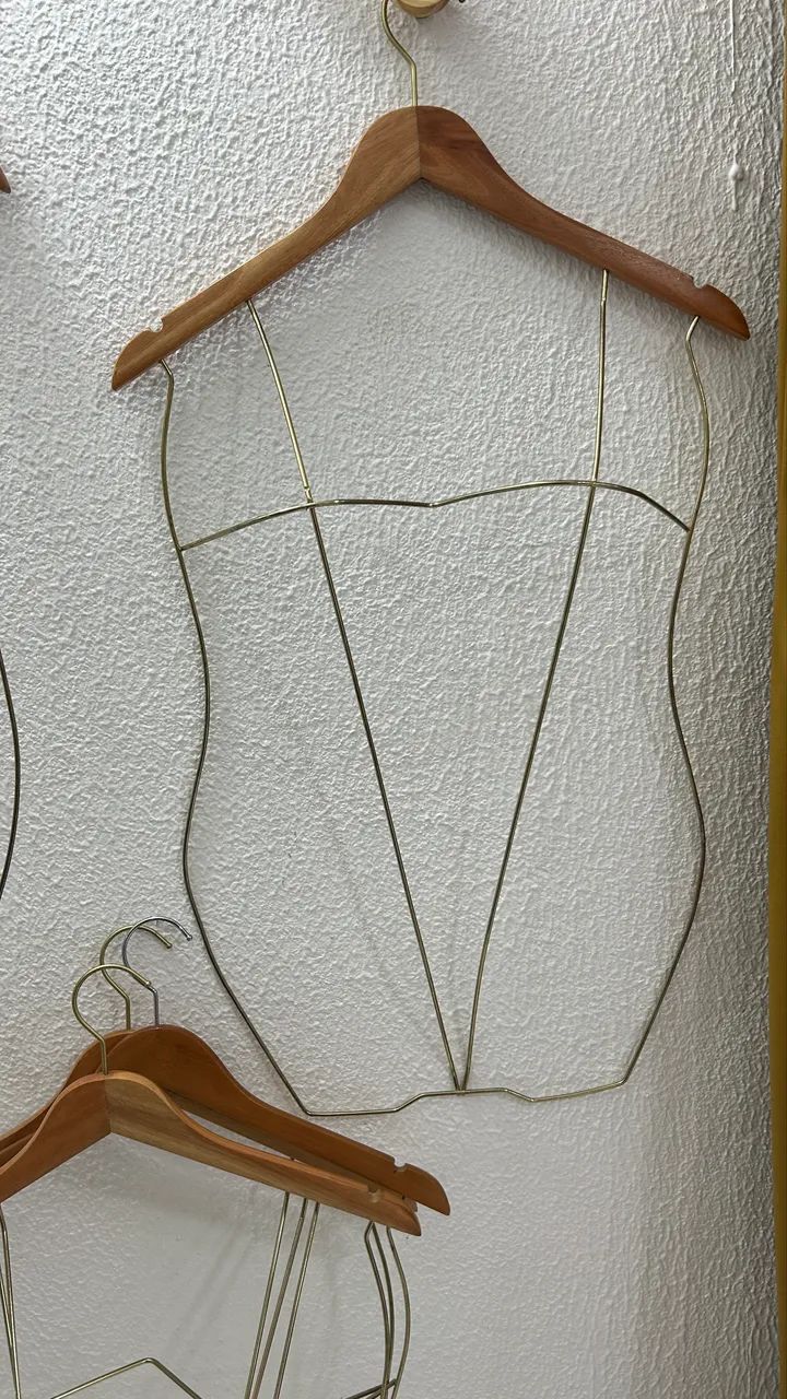 20 Cabides Silhueta para Loja - R$ 200 - Foto 2