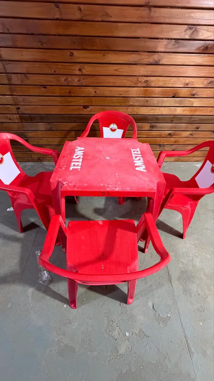 Vendo jogos de mesas de plastico