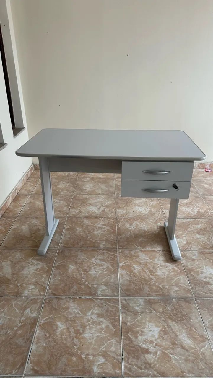 Mesa de Escritório com gaveta 