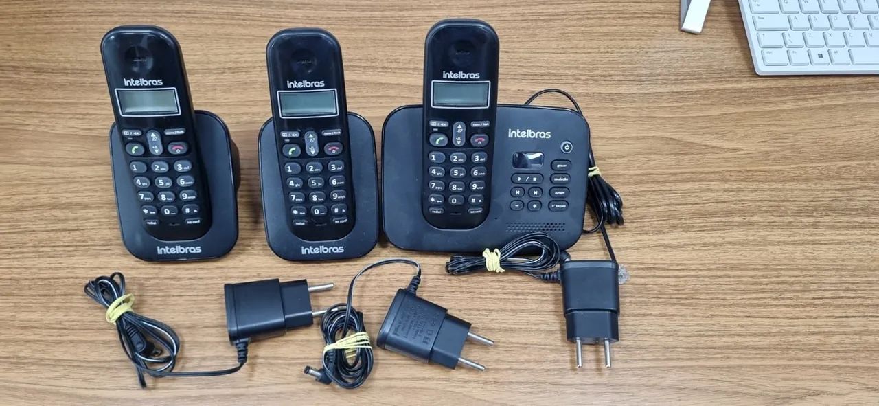 Kit telefone sem fio Intelbras.