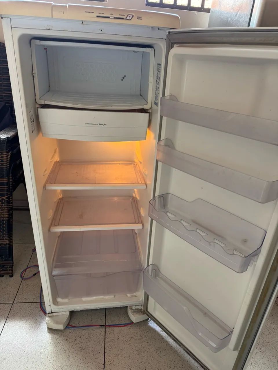 Geladeira Eletrolux funcionando perfeitamente 