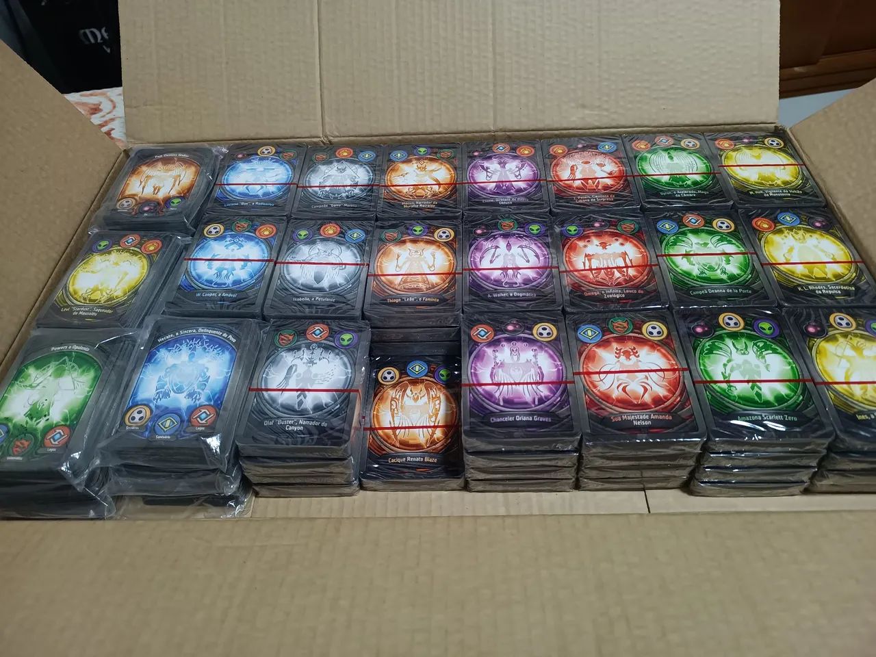 93 decks de keyforge abertos - Foto 2