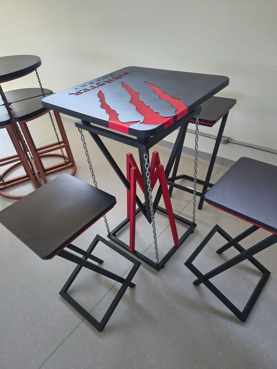 Mesa Bistrô, com 3 Banquetas, peça única e exclusiva, 65x65  - Foto 5