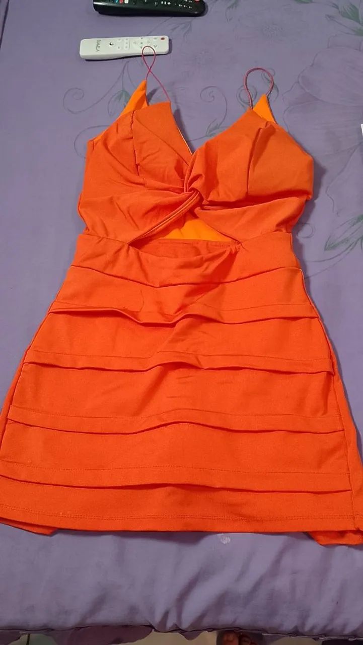 Macaquinho e vestido de festa