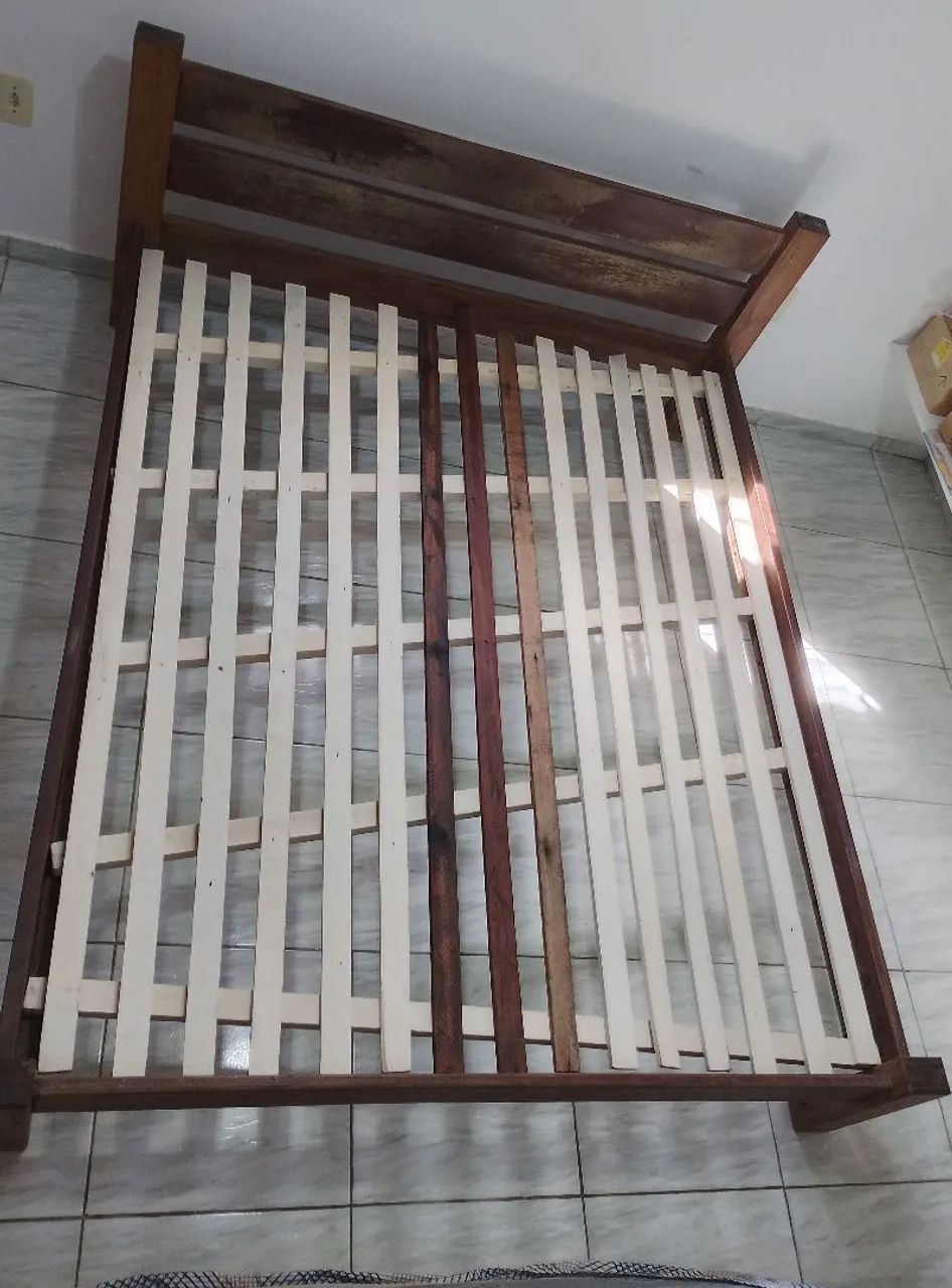 Cama de madeira maciça Queen 