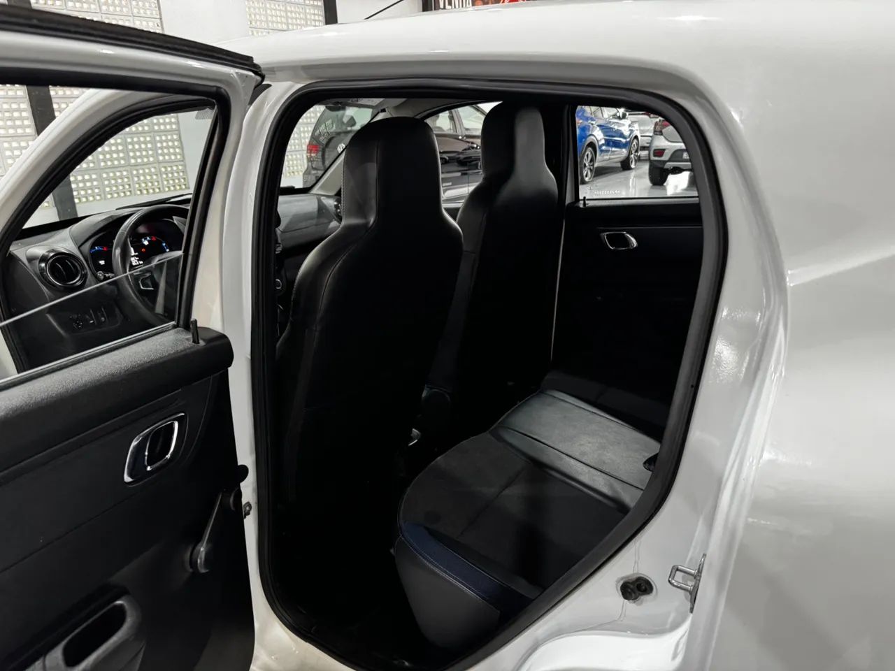 Renault Kwid 1.0 Intense 2023 - Foto 4
