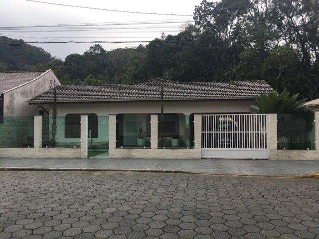 Linda Casa No Centro De Guaramirim