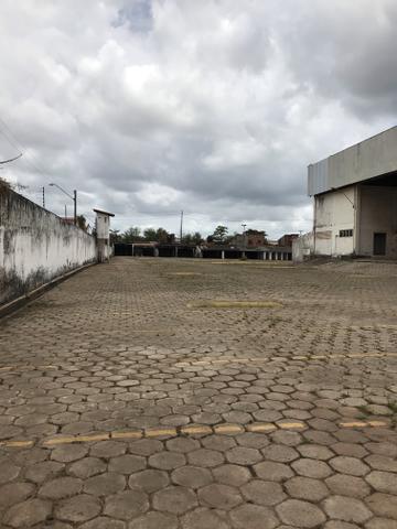 Alugo área para garagem