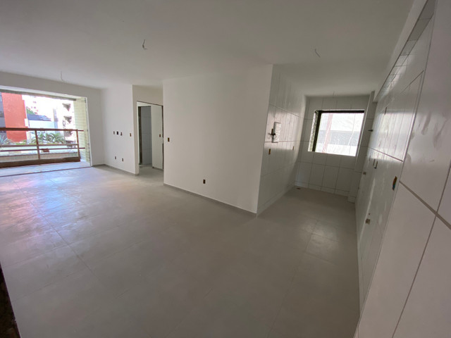 Quarto/Sala e 02 Quartos, na 3ª Quadra da Praia de Jatiuca. Com Área de Lazer