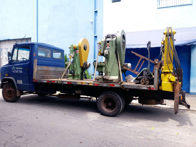 Caminhão munck de pequeno porte ( 3,0 tn )