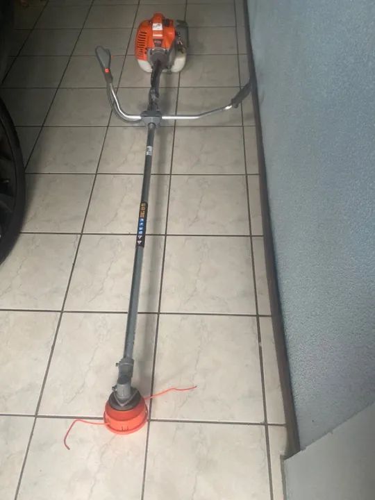 Roçadeira de grama a gasolina Sthil 290 importada - Foto 4