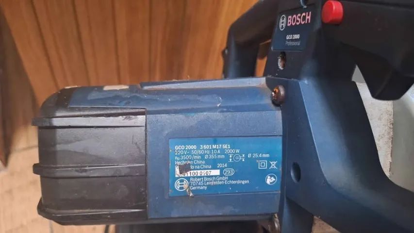  Vendo 2 policorte 220V bosch e makita com 15 discos para empresas serralheiro, trabalhos  - Foto 2