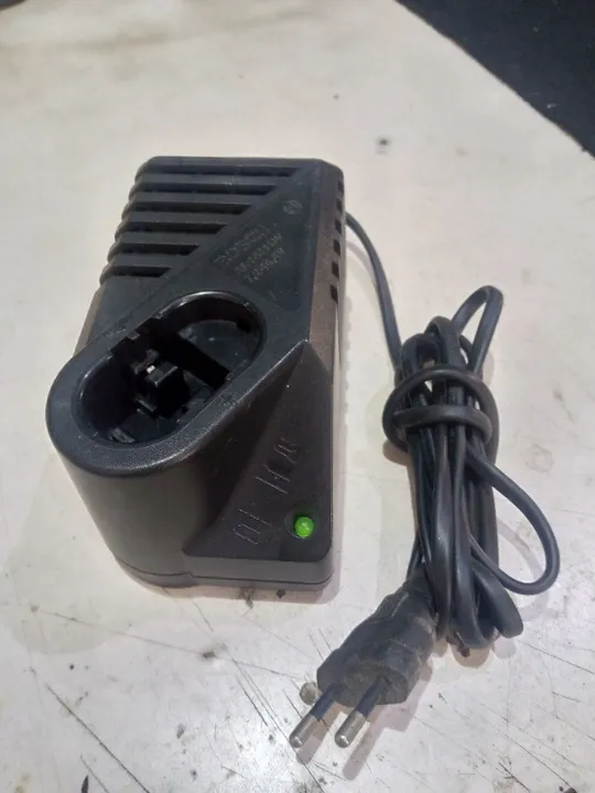 Carregador de parafusadeira Bosh 14 volts profissional