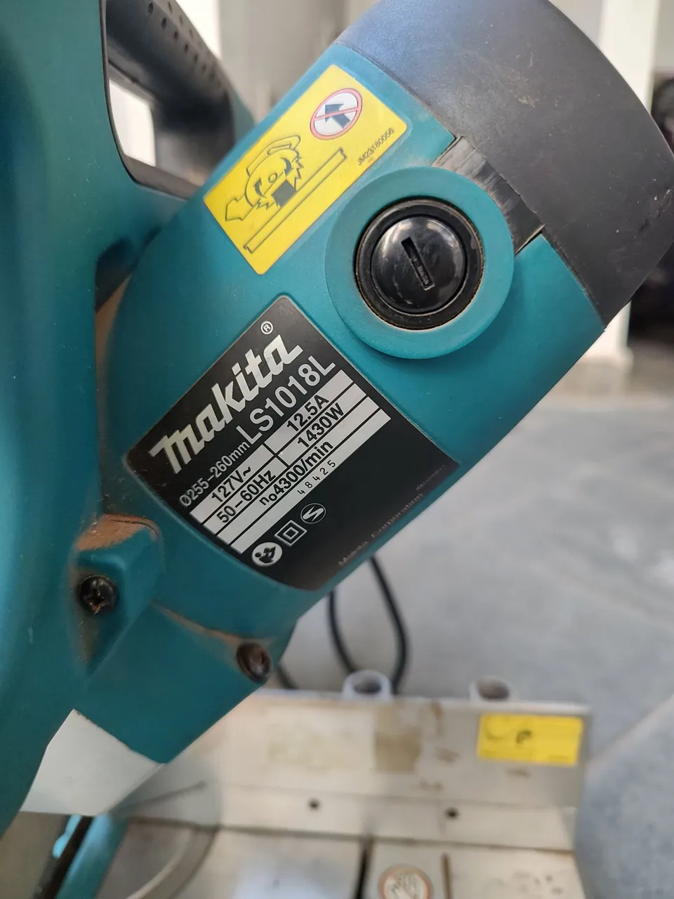 Serra meia esquadria Makita LS1018L