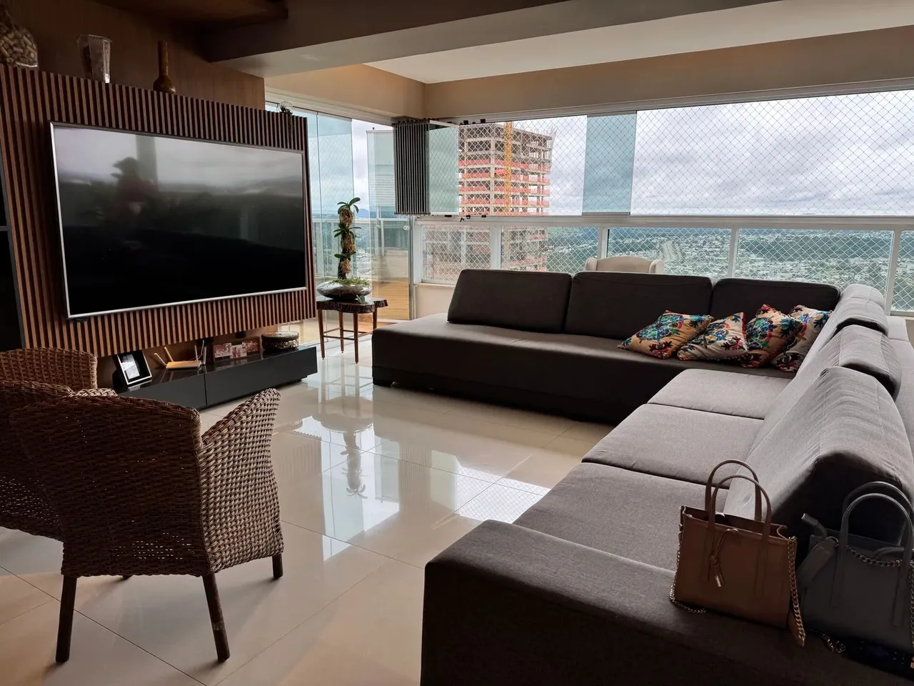 Apartamento 3 suites / 167m2 / Vista definitiva / Parque da Tijuca.