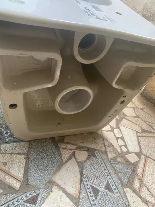 Vaso sanitário roca Suspenso - Foto 5