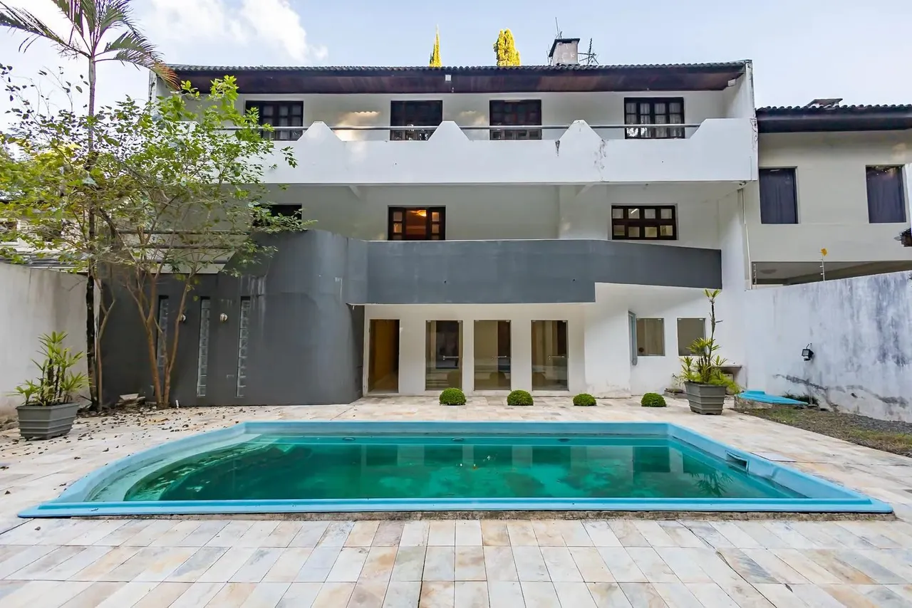 Casa Residencial de 4 quartos no bairro Abranches
