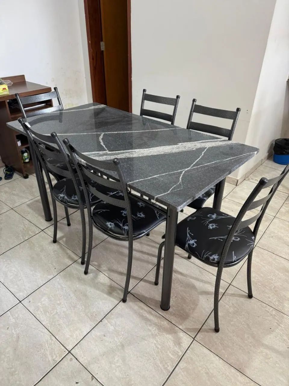Mesa 6 cadeiras entrega e montagem grátis para Anápolis 