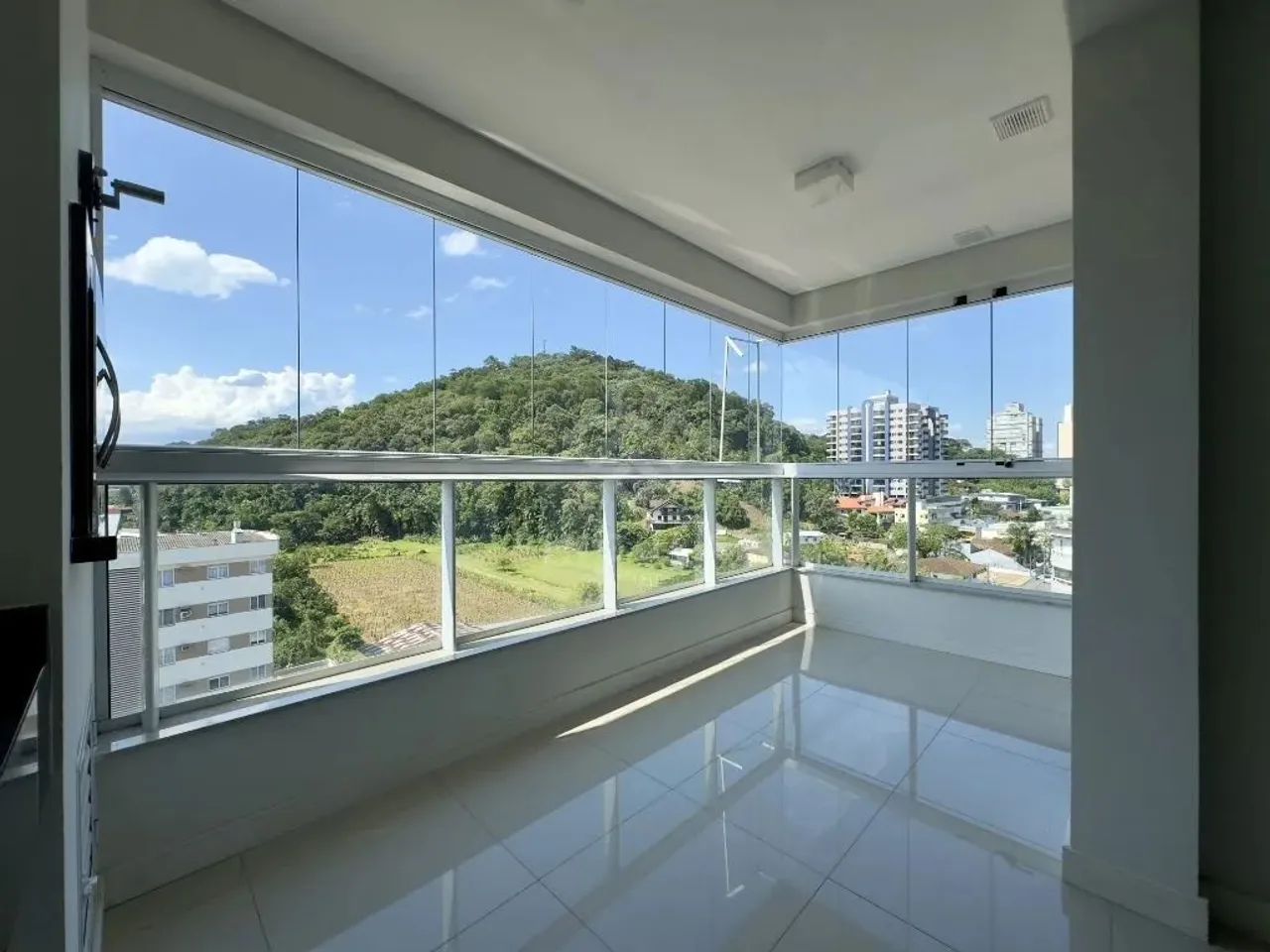 LOCAÇÃO - Suíte + 1 quarto + ELEVADOR - Jaraguá Esquerdo