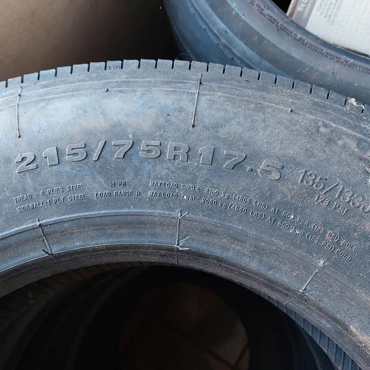 Pneu para ônibus 215/75R17.5