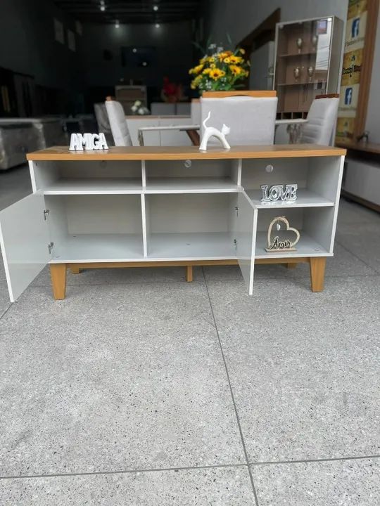 Bancada Tauros Pés Retrô Para Tv De Até 55 Polegadas Freijó/Off White Perolizado Em Oferta - Foto 2