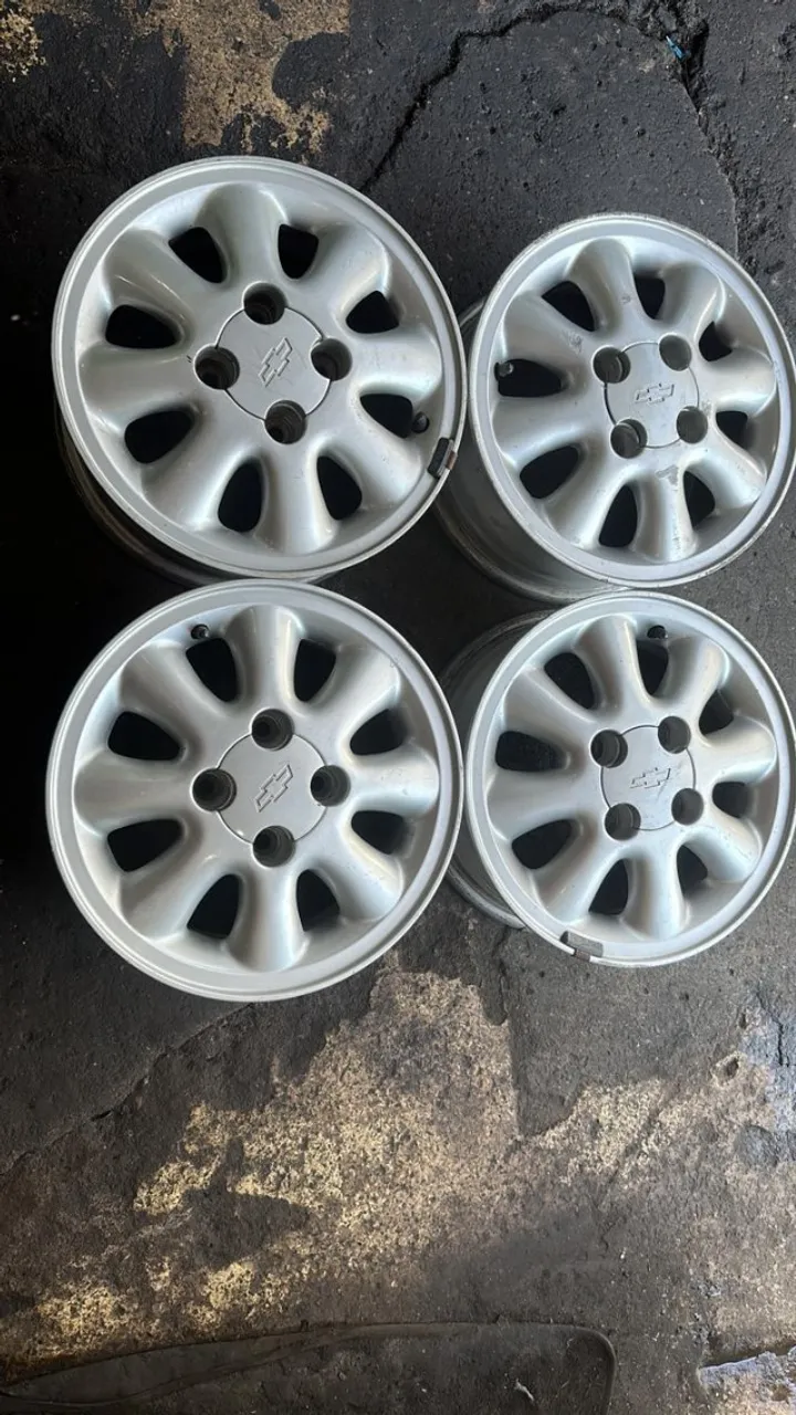 Vendo jogo de rodas originais de GM(Chevrolet) aro 13