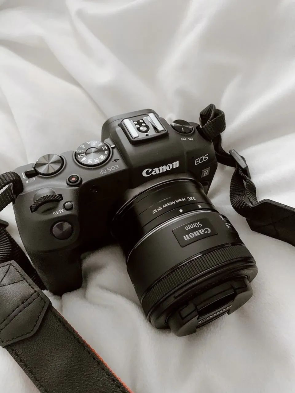 Câmera Canon EOS RP com Lente 50mm + Acessorios 
