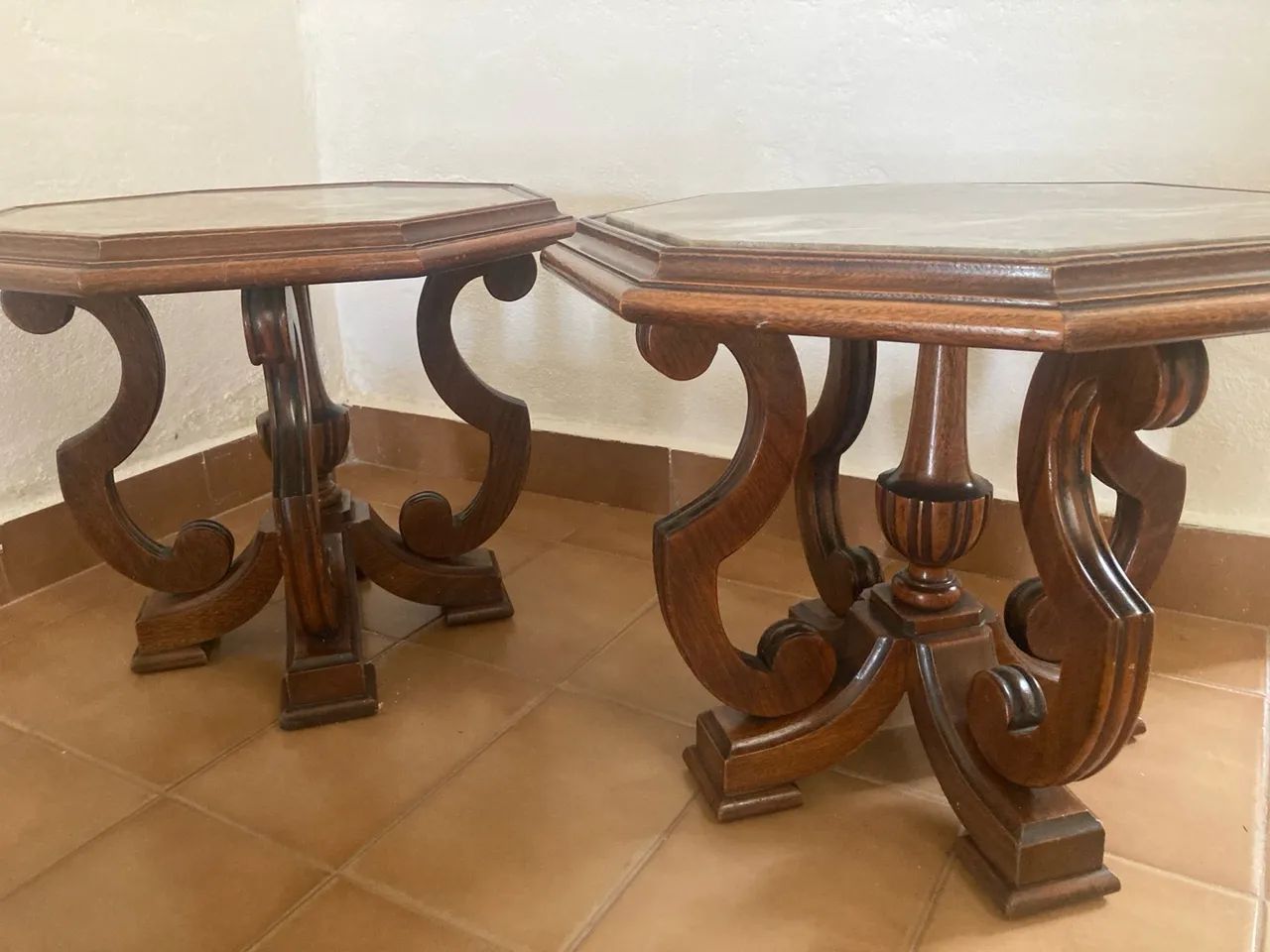 Mesa de Centro Octogonal em Mármore Italiano e Cerejeira + 2 Mesas Laterais | Década de 80 - Foto 4
