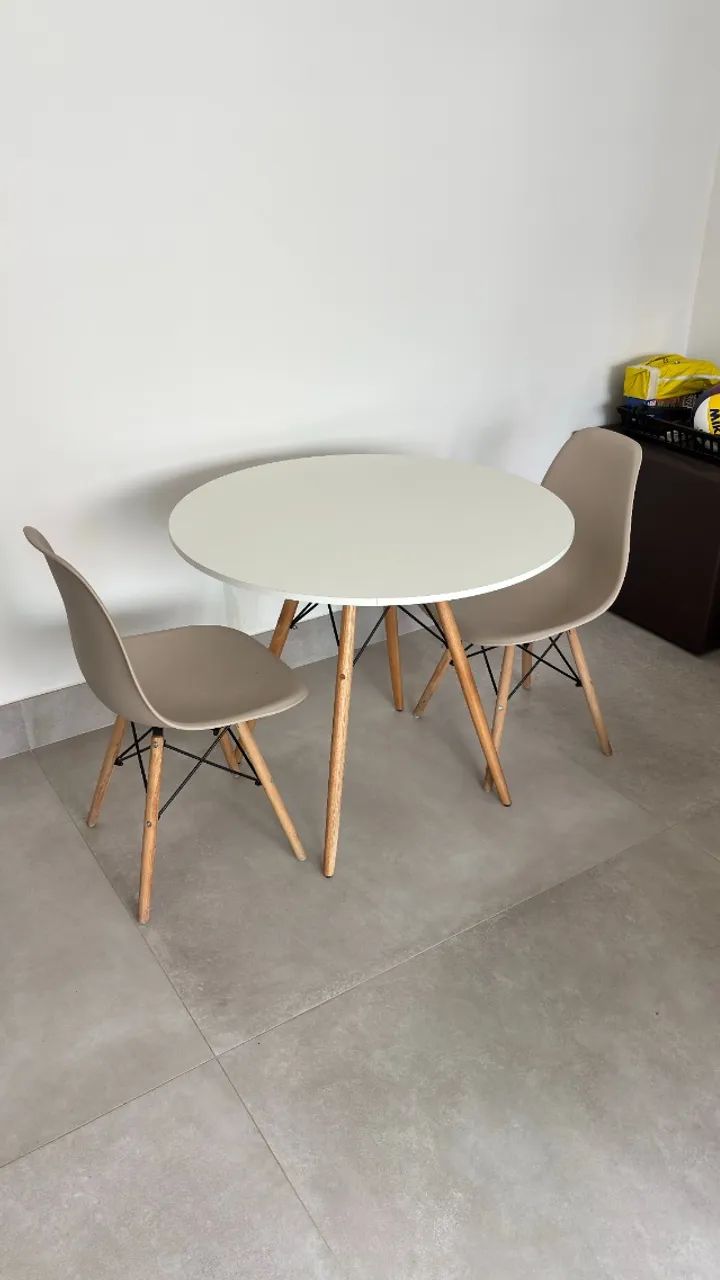 Conjunto Mesa Jantar Charles Eames Eiffel + 2 Cadeiras