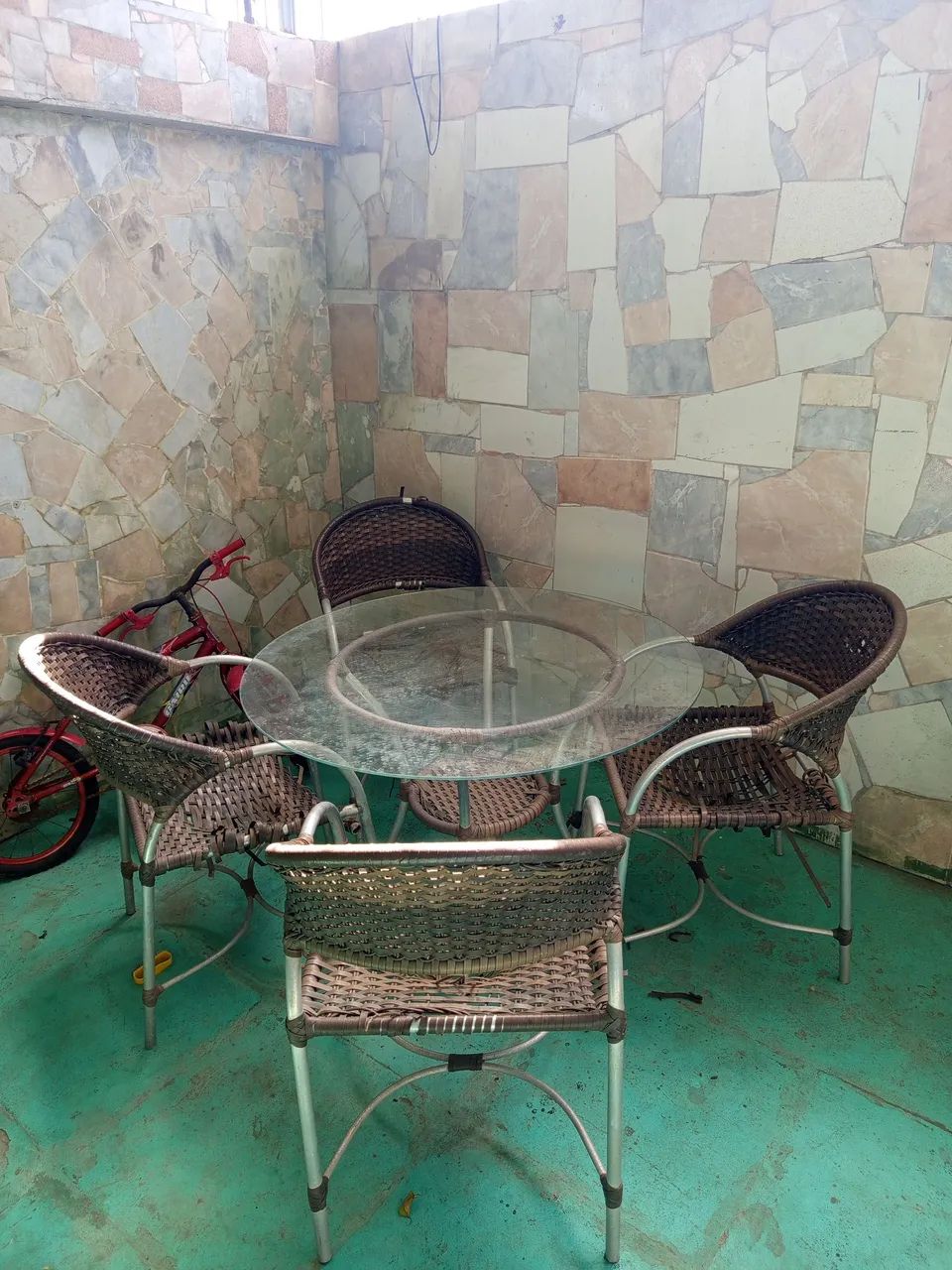 Vendo mesa de vidro com 4 cadeiras inox 