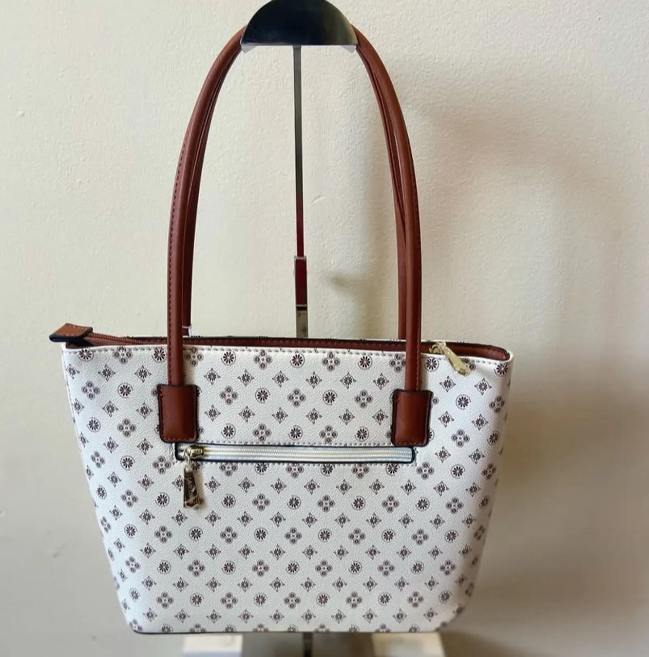 Bolsa feminina elegante com design floral
