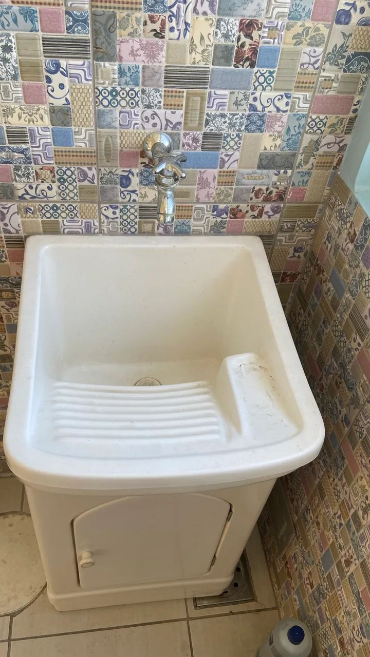 Plastic tank64419088570754121