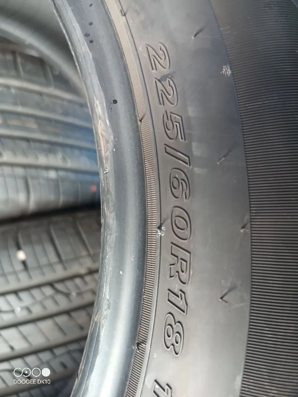 04 pneus aro 18 nexen 225/60/18 com 90% de borracha quase novo  - Foto 4