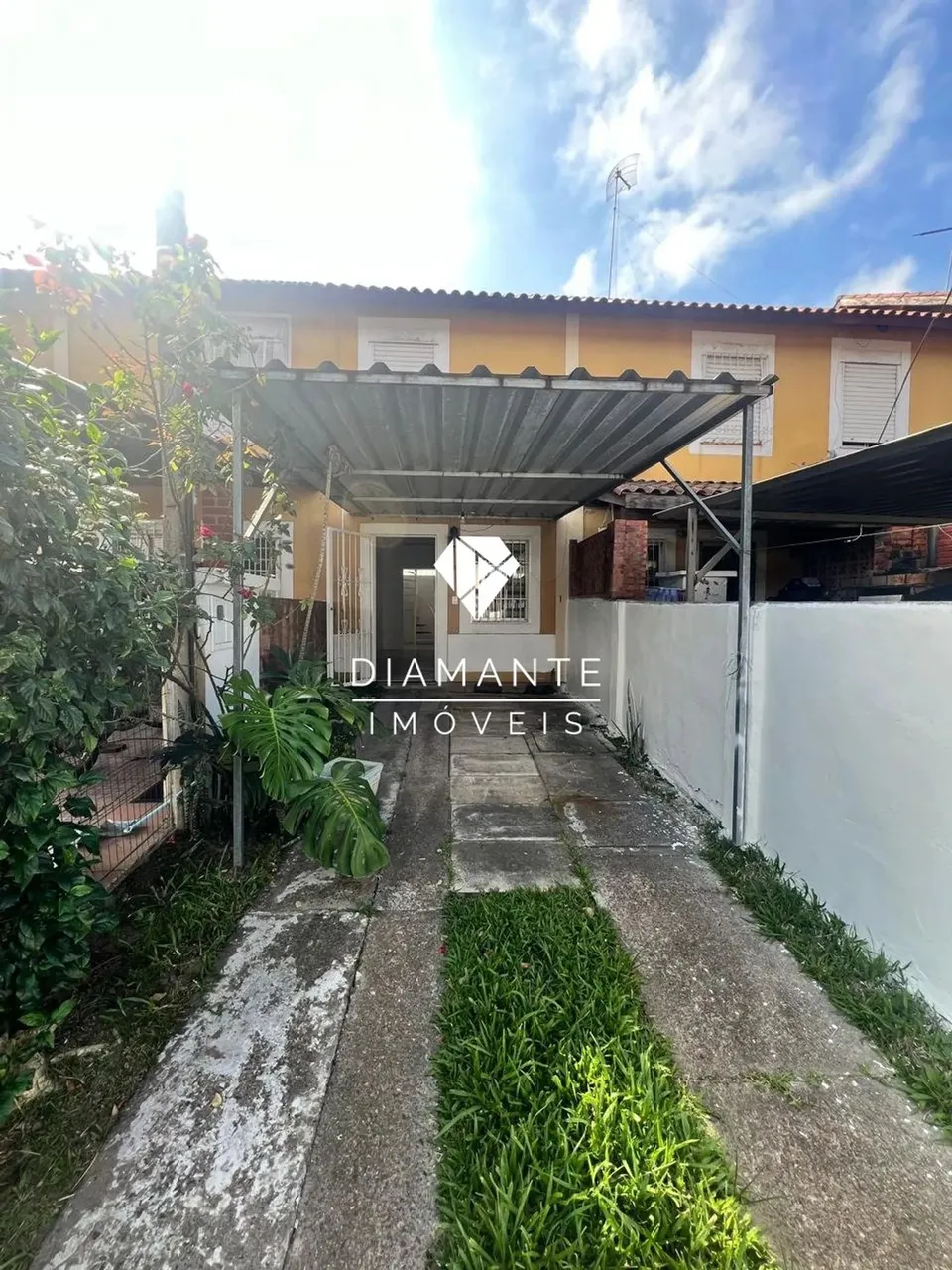 CASA 3D NA ALCEBÍADES RIBEIRO COM PÁTIO