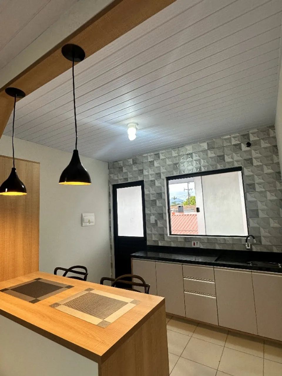 Studios e Suítes em Praia de Leste a 150 metros da praia